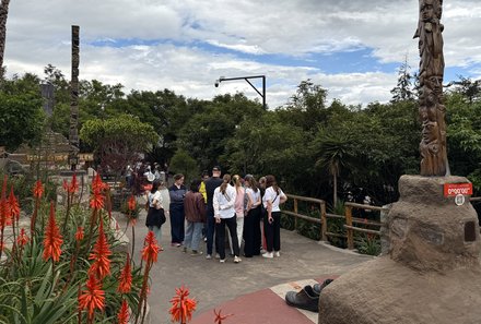 Familienreise Galapagos und Ecuador - Galapagos Family & Teens - Gruppe am Mitad del Mundo