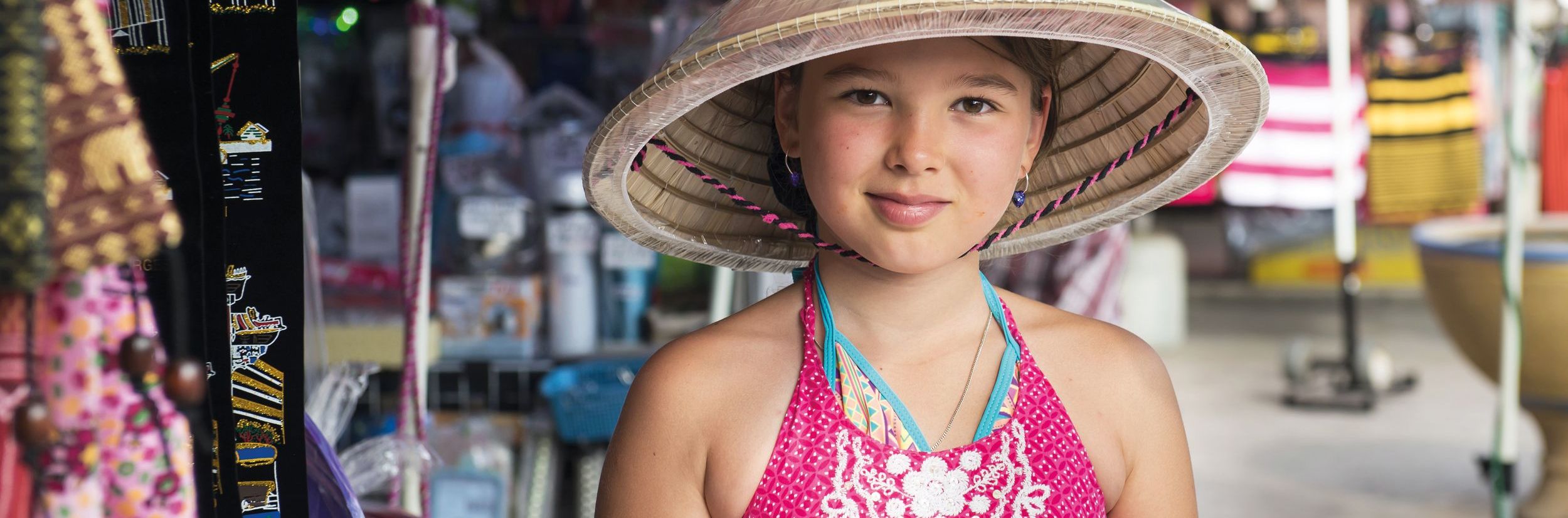 Vietnam Familienreise - einheimisches Mädchen