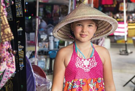 Vietnam Familienreise - Vietnam mit Kindern - Mädchen mit Hut