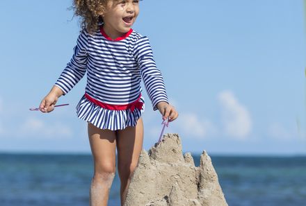 Florida Rundreise mit Kindern - Mädchen mit Sandburg