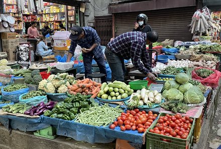 Nepal Familienreisen - Nepal for family - Thamel Gemüsehändler