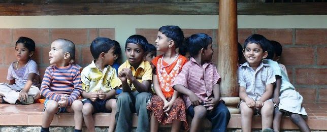 Nachhaltiges Reisen mit Kindern - Kinder in der Schule