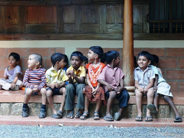 Nachhaltiges Reisen mit Kindern - Kinder in der Schule