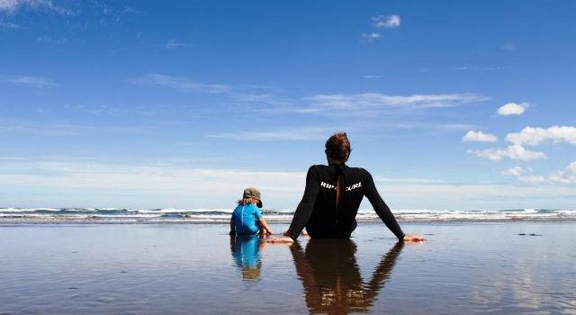 Fernreisen mit Kindern - Weltwunderer-Familie - Strand mit Kind