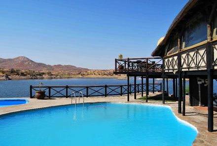 Namibia Familienreise - Namibia for family - Lake Oanob Resort Pool