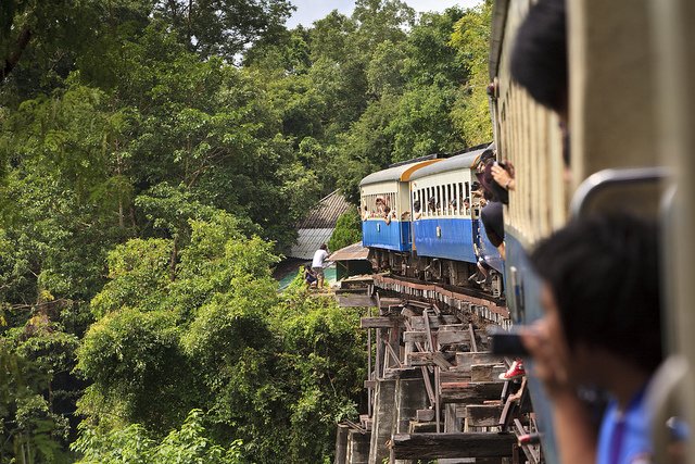 Thailand mit Kindern - Thailand Urlaub mit Kindern - Fahrt mit der Todeseisenbahn - Brücke am Kwai