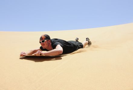 Familienurlaub Namibia - Namibia mit Teenagern - Dune boarding