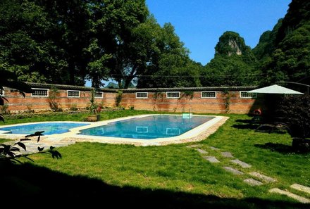 China mit Kindern - China for family - Freizeit Li-Fluss - Pool des Hotels Snow Lion Riverside