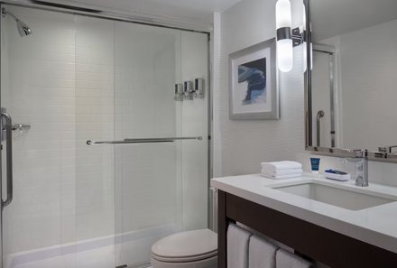 Ostkanada for family - Ostkanada Familienreise mit Kindern - Four Points by Sheraton Hotel & Conference Centre Gatineau-Ottawa - Badezimmer