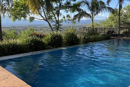 Familienreise Tansania - Tansania mit Teens - Bashay Rift Lodge - Freizeit am Pool