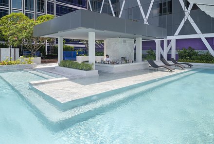 Thailand Familienreise mit Kindern - Thailand for family individuell - Mode Sathorn Hotel Bangkok - Poolbar