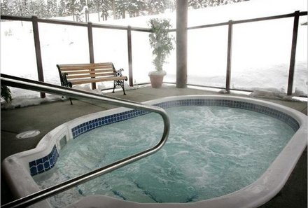 Westkanada for family - Nancy Greene's Cahilty Lodge - Pool