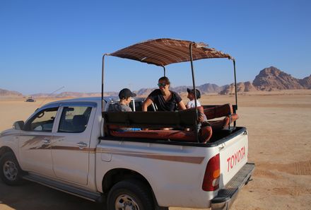 Jordanien mit Kindern - Jordanien Urlaub mit Kindern - Jeep-Fahrt im Wadi Rum