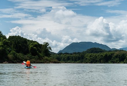 Laos und Vietnam Familienreise - Laos und Vietnam Reise mit Kindern - Kajakausflug Fluss Laos