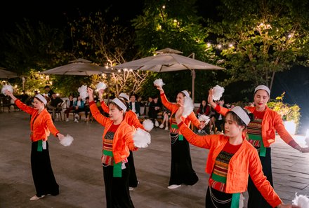 Laos & Vietnam Familienreise - Laos Reise mit Kindern - Mai Chau Mountain View Resort - Tanz am Abend