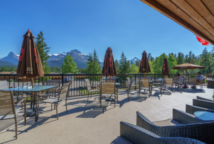 Westkanada for family - Familienurlaub Kanada - The Crossing Resort Terrasse