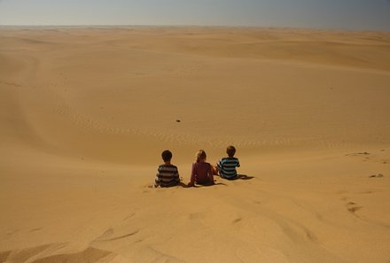 Familienurlaub Namibia - Namibia mit Teenagern - Kinder in der Wüste