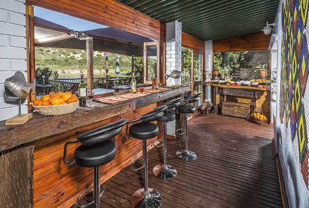 Garden Route Familienreise - Dungbeetle River Lodge - Bar