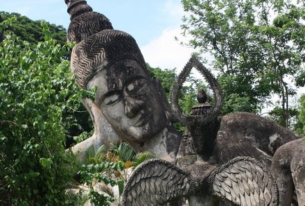 Laos und Vietnam Familienreise - Laos und Vietnam Reise mit Kindern - Buddha-Park buddhistische Statuen