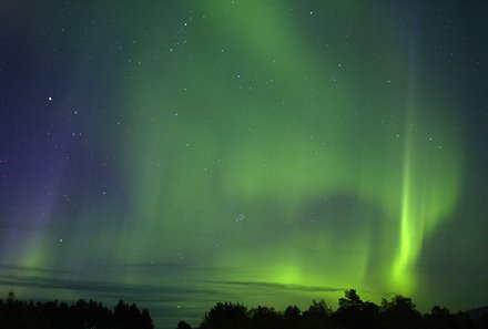 Finnland Familienurlaub - Finnland for family Winter - bunte Polarlichter am Himmel