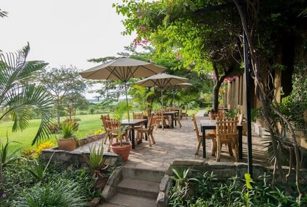Uganda Familienreise - Uganda Family & Teens - Fort Murchison Lodge - Angenehmes Café