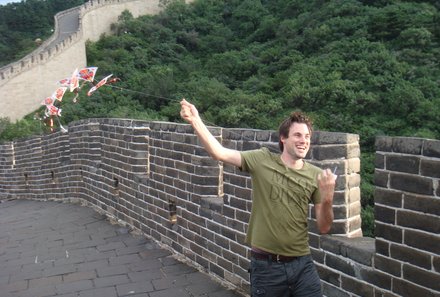 China mit Kindern - China for family - Mann bei der Großen Mauer 