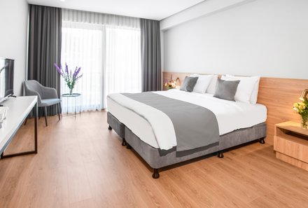 Georgien Familienreise individuell - Hotel Memoir - Helles Zimmer