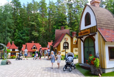 Baltikum for family - Naturpark Tervete - Bunte Häuser