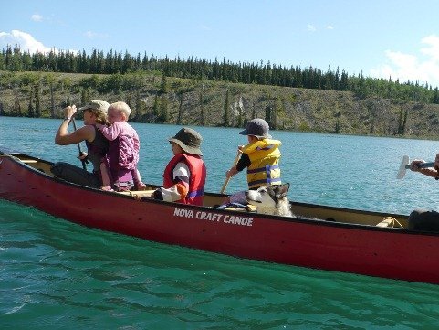 Kanda mit Kindern - Urlaub in Kanada - Familie Perren bei einer Bootstour