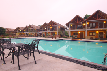 Sri Lanka mit Kindern - Sigirya - Elephas Resort Pool