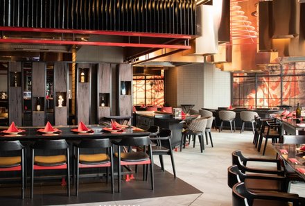 Thailand Familienreise mit Kindern - Thailand for family individuell - Anantara Riverside Resort - Schickes Restaurant im Resort