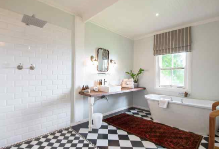 Garden Route Familienreise mit Kindern deluxe - Hog Hollow Country Lodge - Suite Badezimmer