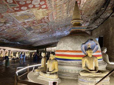 Sri Lanka Familienreise - Sri Lanka Rundreise mit Teenagern - Buddha Statuen Sri Lanka Familienreise - Sri Lanka Rundreise mit Teenagern - Buddha Statuen
