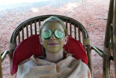 Indien mit Kindern - Kind mit Maske