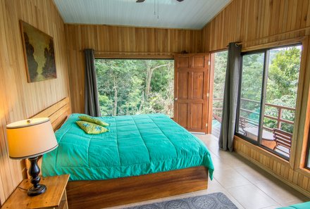 Familienreise Costa Rica - Costa Rica zum Bestpreis - Cala Lodge Santa Elena - Zimmer mit großen Fenstern