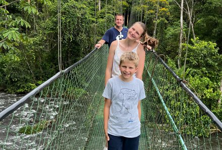Familienreise Costa Rica - Costa Rica Family & Teens - Familie auf der Hängebrücke