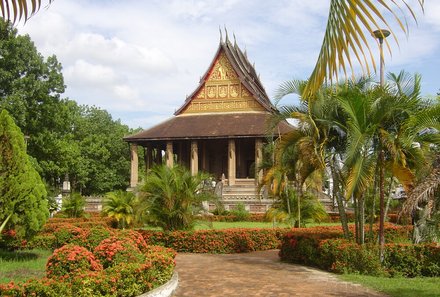 Laos und Vietnam Familienreise - Laos und Vietnam Reise mit Kindern - Vientiane Gartenanlage Tempel