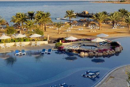 Jordanien Rundreise mit Kindern - Aqaba - Mövenpick Resort & Spa Tala Bay Aqaba - Pool