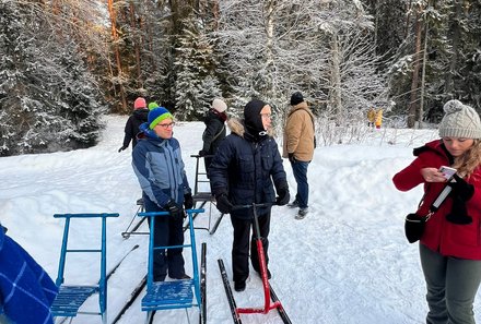 Familienreise Estland - Estland for family Winter - Kinder mit Tretschlitten 