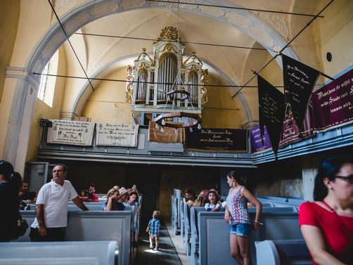 Rumänien Familienreise - Das Innere der Kirchenburg in Alma Vii