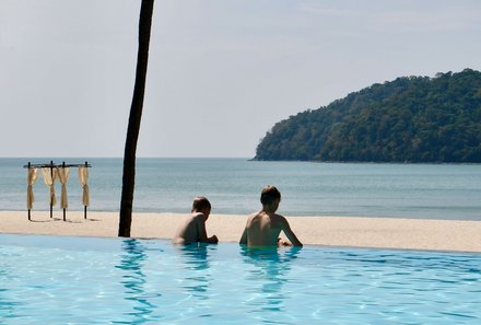 Malaysia mit Teenagern - Malaysia & Borneo Family & Teens - Langkawi Holiday Villa Resort Strandverlängerung - Kinder im Pool
