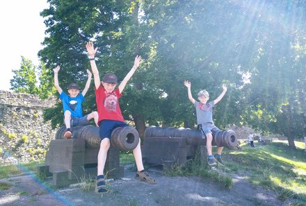 Estland mit Kindern - Kids bei Kanonen