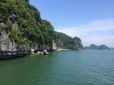 Vietnam Familienreise - Vietnam for family summer - Lan Ha Bucht Felsen von Bucht