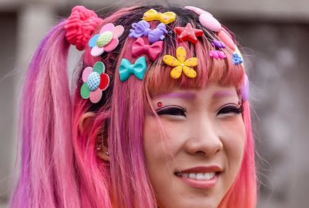 Japan for family individuell - Tokyo - Frau mit Schmuck
