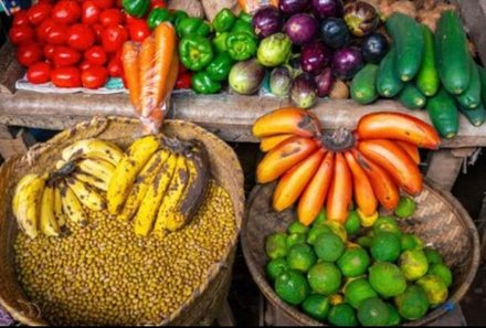Tansania Familienreise - Tansania for family - Marktbesuch - Obststand