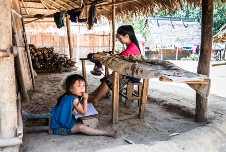 Laos und Vietnam Familienreise - Laos und Vietnam Reise mit Kindern - Einheimische Kinder  im Dorf