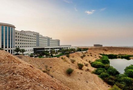 Oman for family - Hotel Crowne Plaza Muscat OCEC - Außenansicht