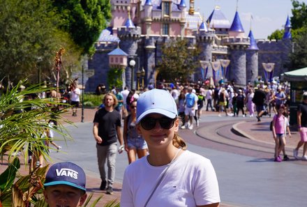 USA Südwesten mit Kindern - USA Westküste for family individuell - Abenteuer im Wilden Westen - Los Angeles - Disneyland Anaheim - Kinder vor Schloss