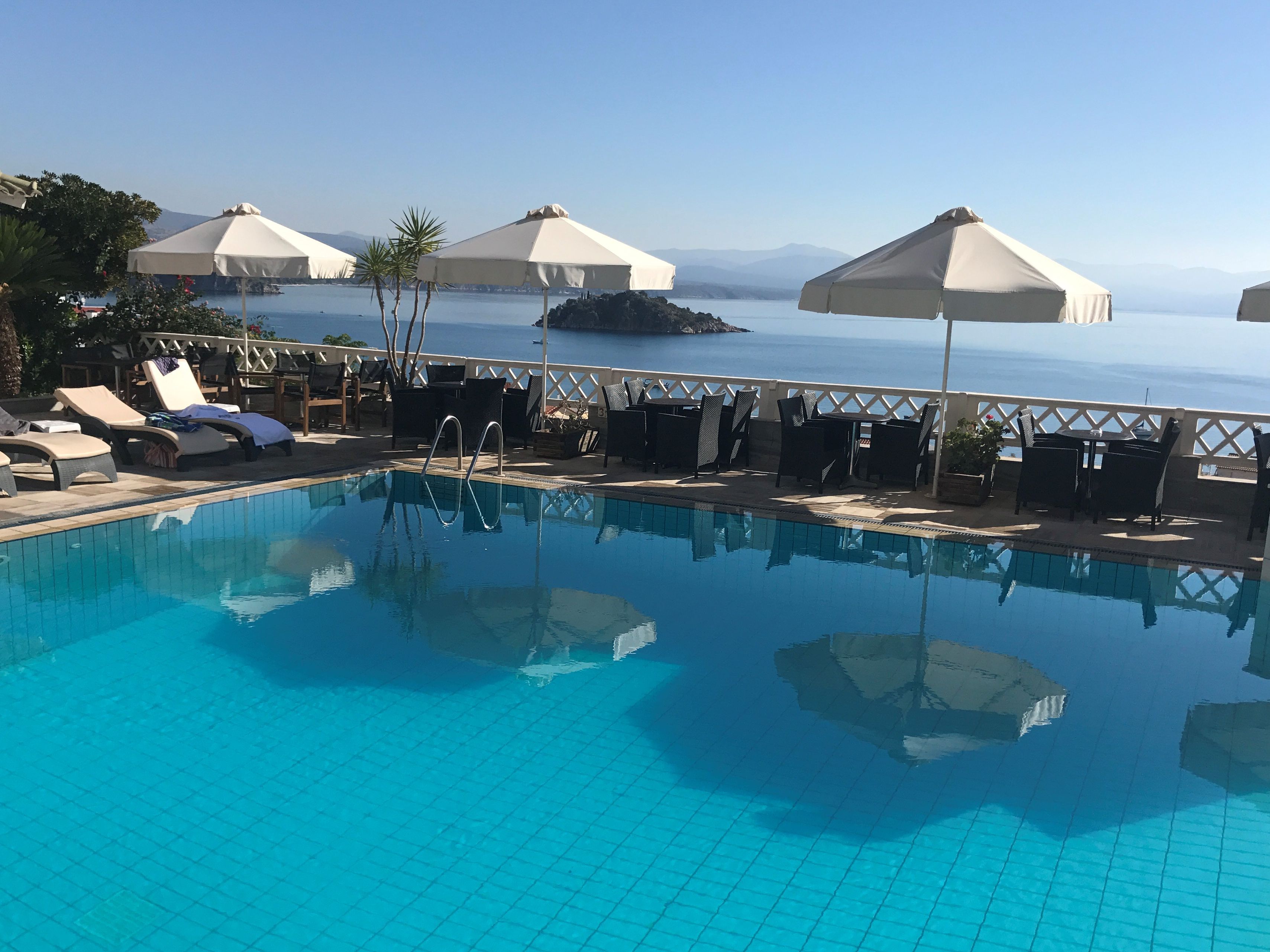 Familienreise Griechenland - Pool des Hotels King Minos
