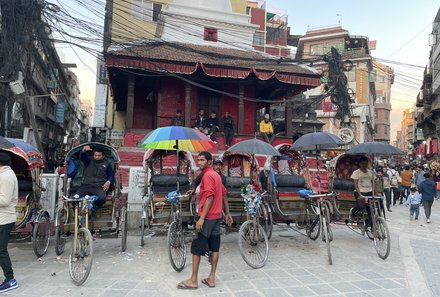 Nepal Familienreisen - Nepal for family - Rikschas in Kathmandu